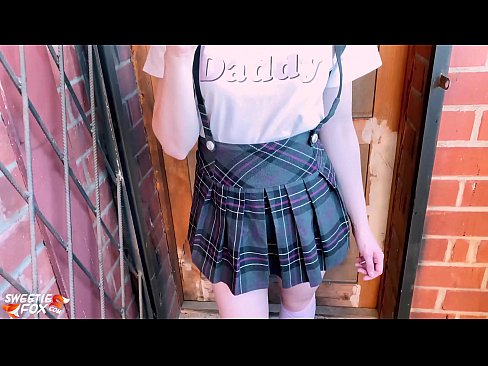 ❤️ Schoolgirl Sikini derinden Sucks ve sınıflar yerine sikikleri. Sikiş videosu  bizde ❌