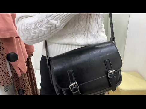 ❤️ Montaj odasında bir yapay penis ile genç orospu FeralBerry kamu mastürbasyon Sikiş videosu  bizde ❌